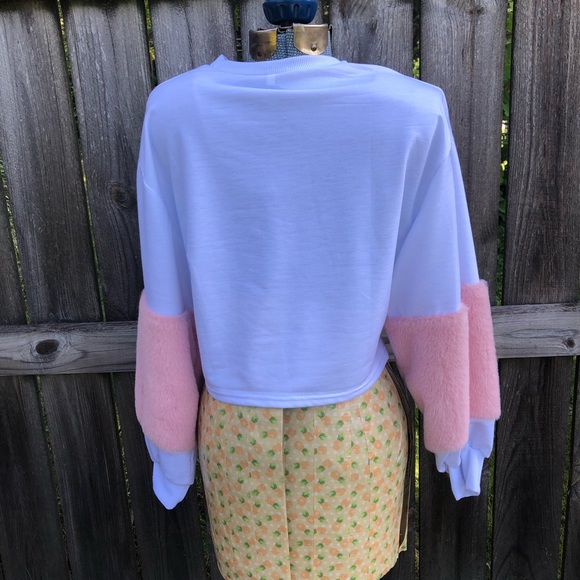Cropped Faux Fur Shein Sweatshirt - Picture 5 of 8